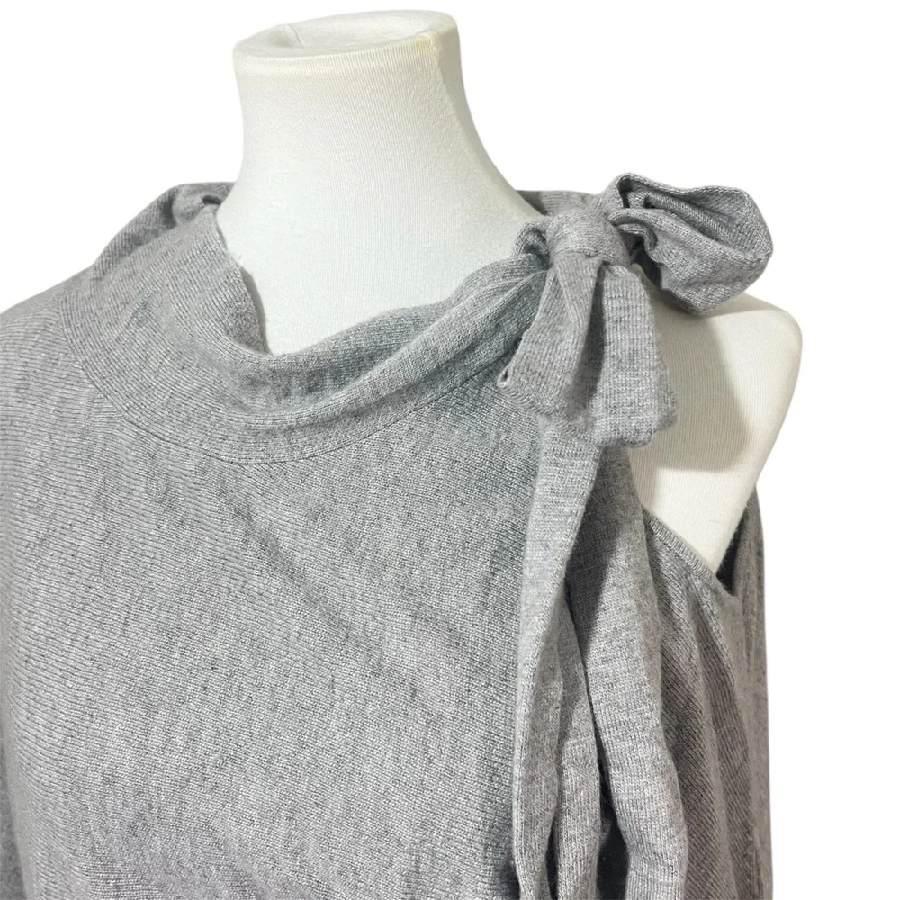 Club Monaco Cashmere/Wool blend Gray Sweater with Bow Detail Size Small